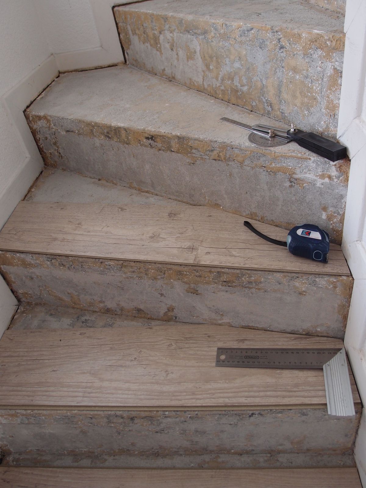 Poser du parquet flottant sur un escalier -  lesbricoleursdebutants.overblog.com