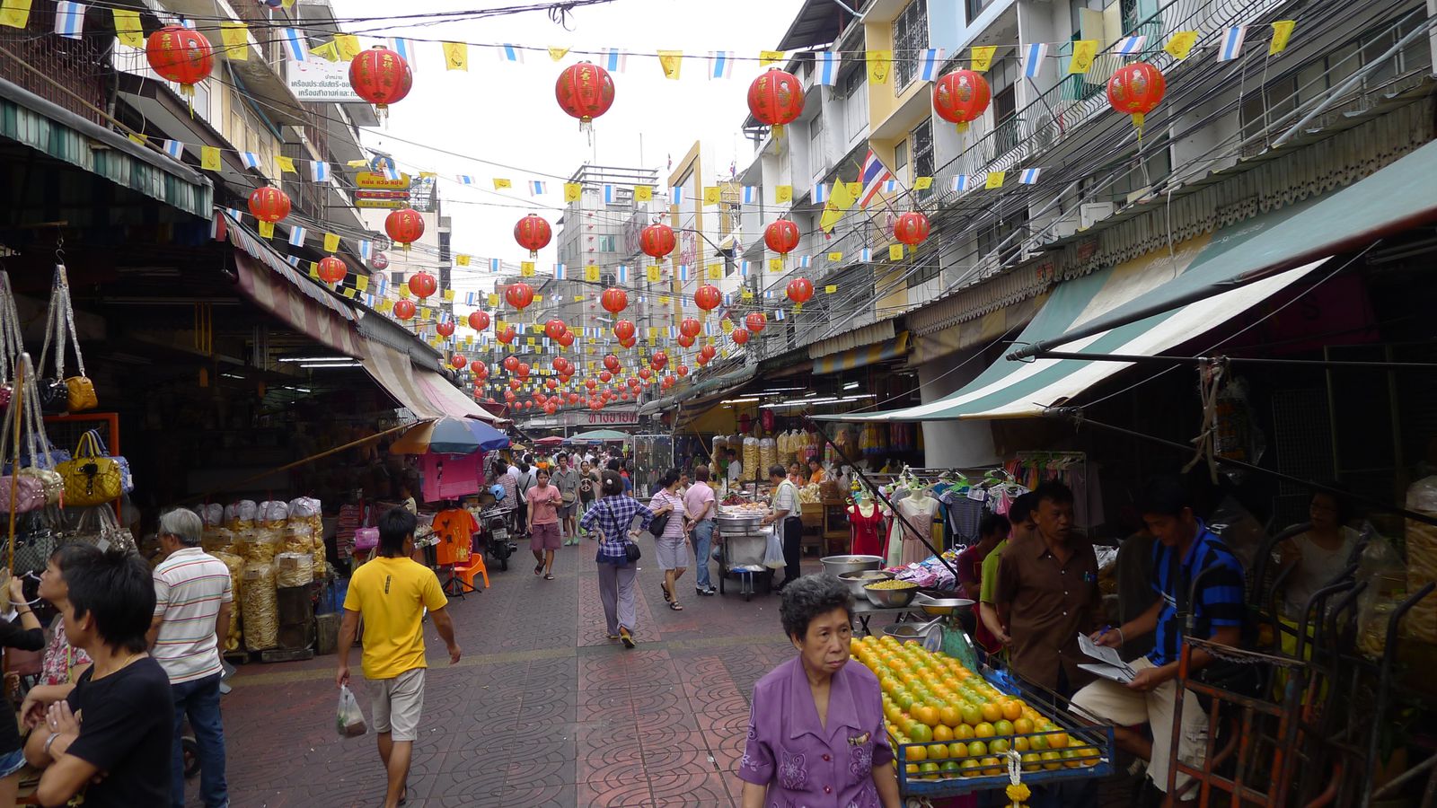 Chinatown Bangkok a 7h30 du matin: ca grouille deja de monde