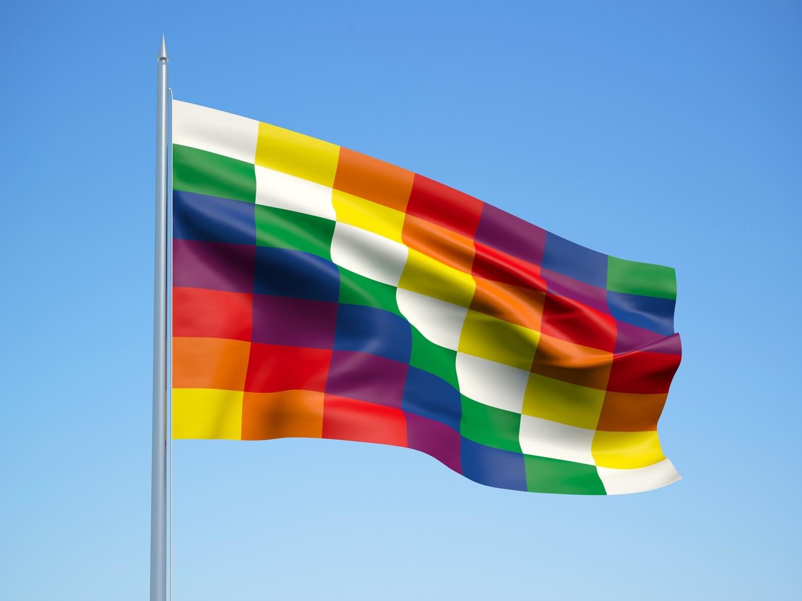 Depuis 2009, la Bolivie a également un deuxième drapeau, le " wiphala ", qui symbolise la diversité ethnique et culturelle.