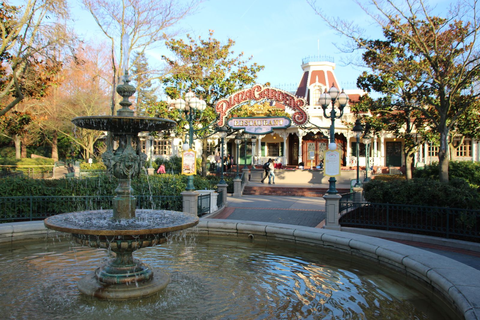 Le restaurant Plaza Gardens à Disneyland Paris - Les expériences de