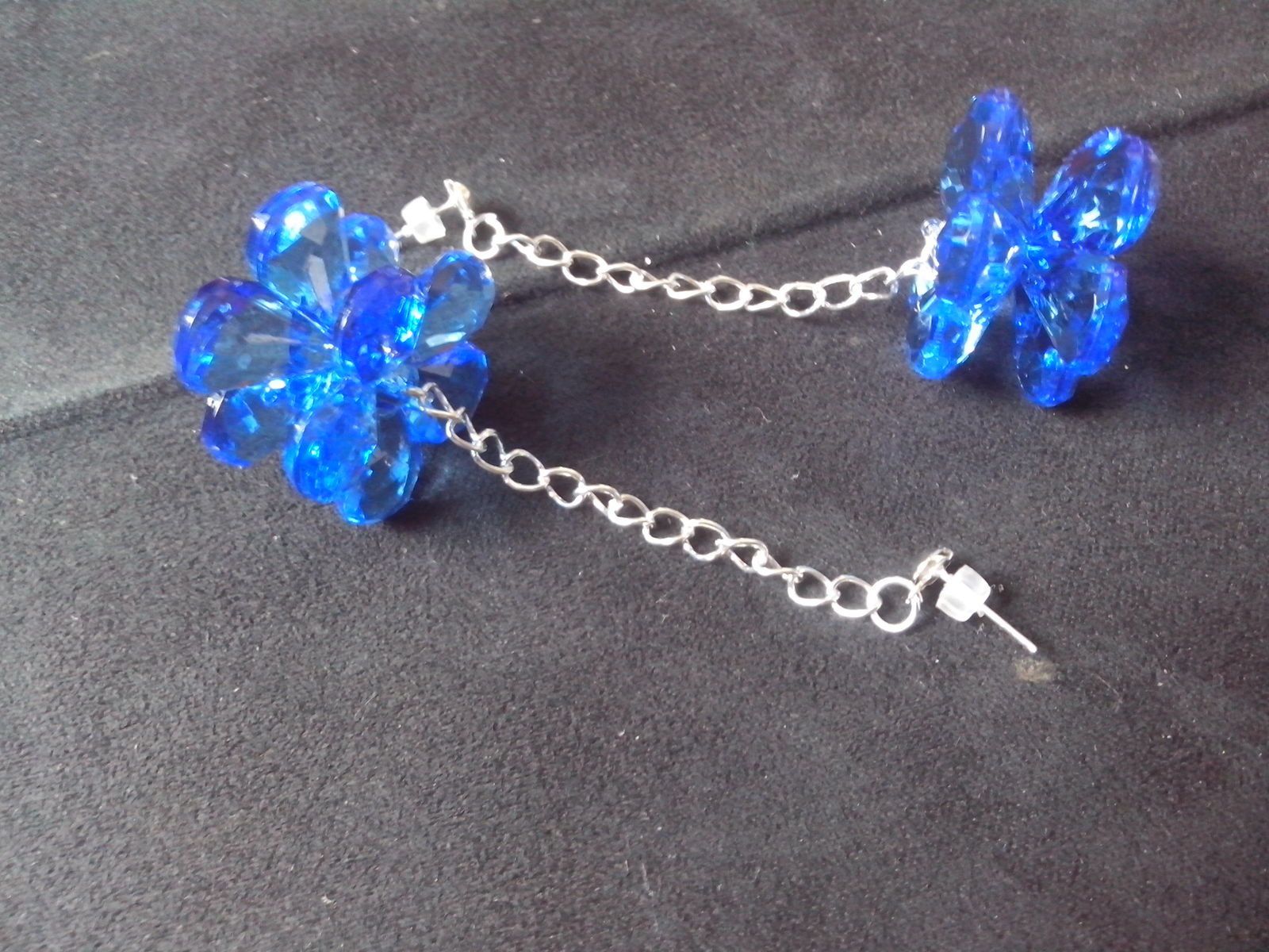 Boucles d'oreilles chaînette double Fleur bleu.