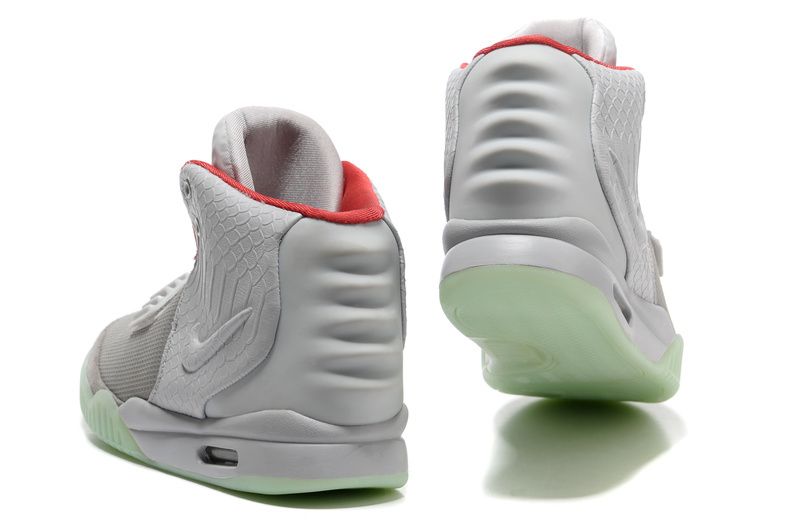 nike air yeezy glow in the dark