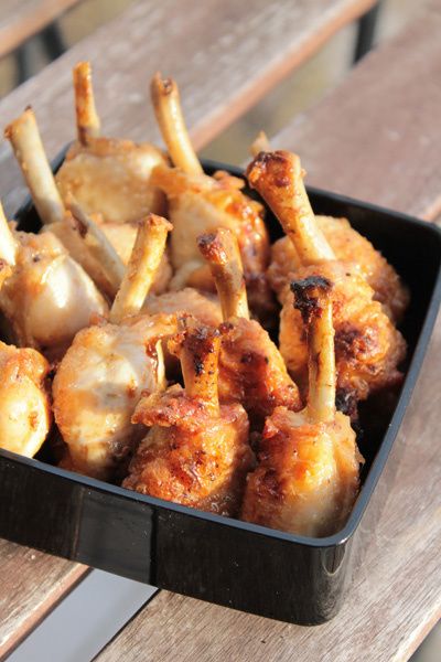 Manchons de poulet à la tenaille, caramélisés au cola