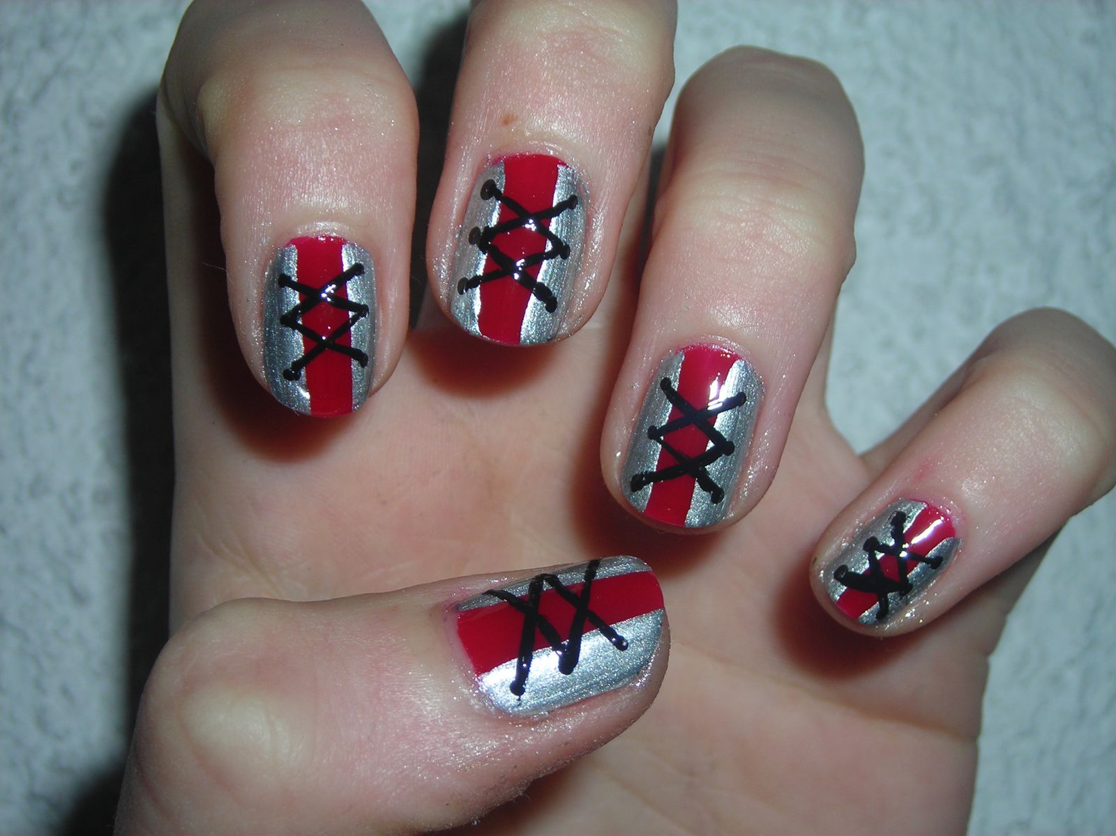 Nail Art Converse (ou Corset) n°2 ! - Hey Nail - Ongles & Maquillages