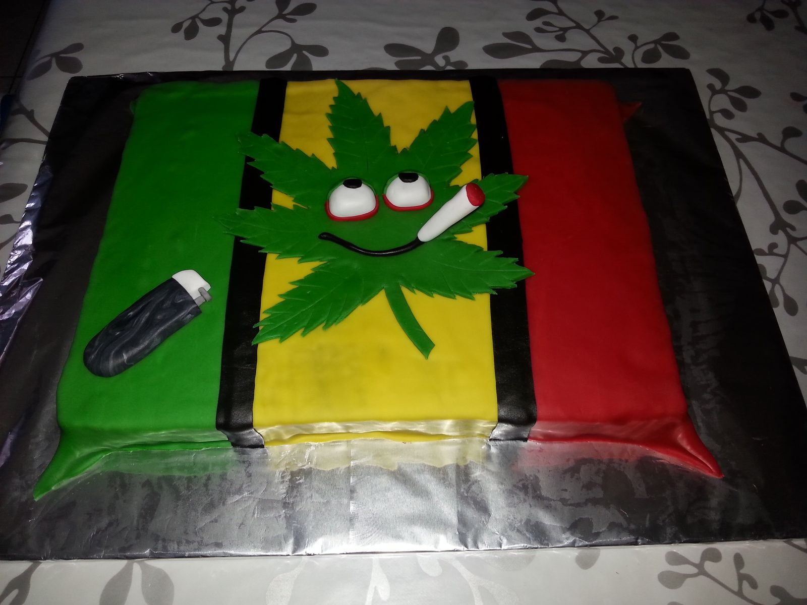 Gateau Feuille De Cannabis Les Plaisirs De Bebelle