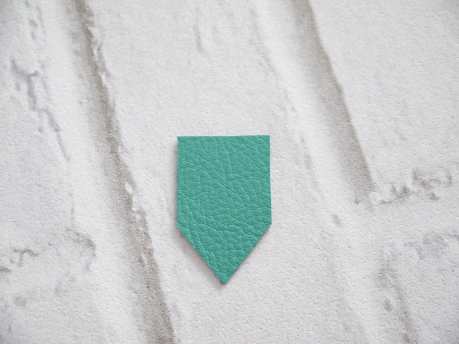 Collier en simili cuir - DIY