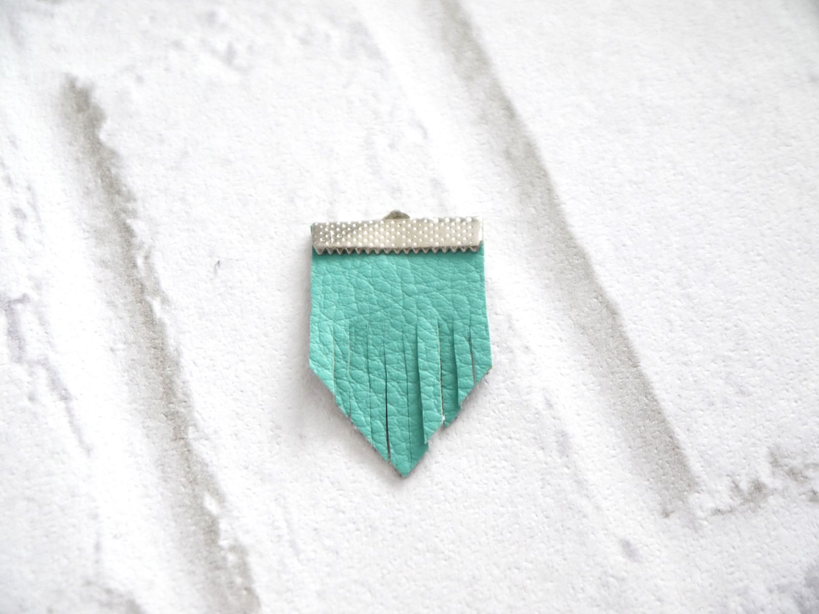 Collier en simili cuir - DIY