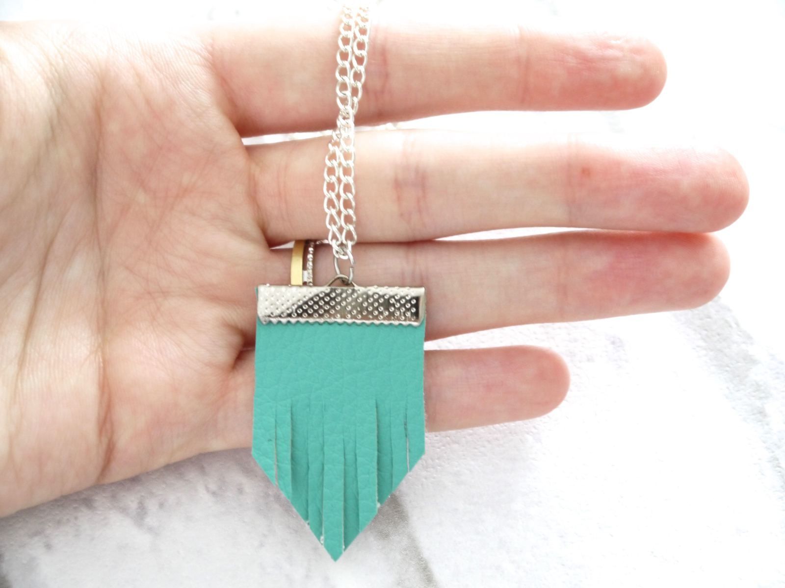 Collier en simili cuir - DIY