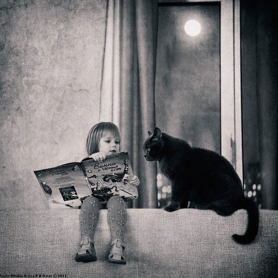 Black and White Friendship Story of a 4-Year-old Girl and Her Cat (16 pictures)