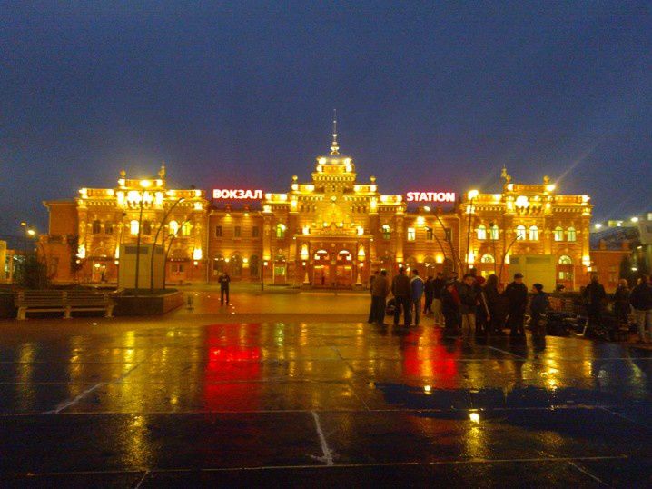 La gare de Kazan de nuit avec mon téléphone