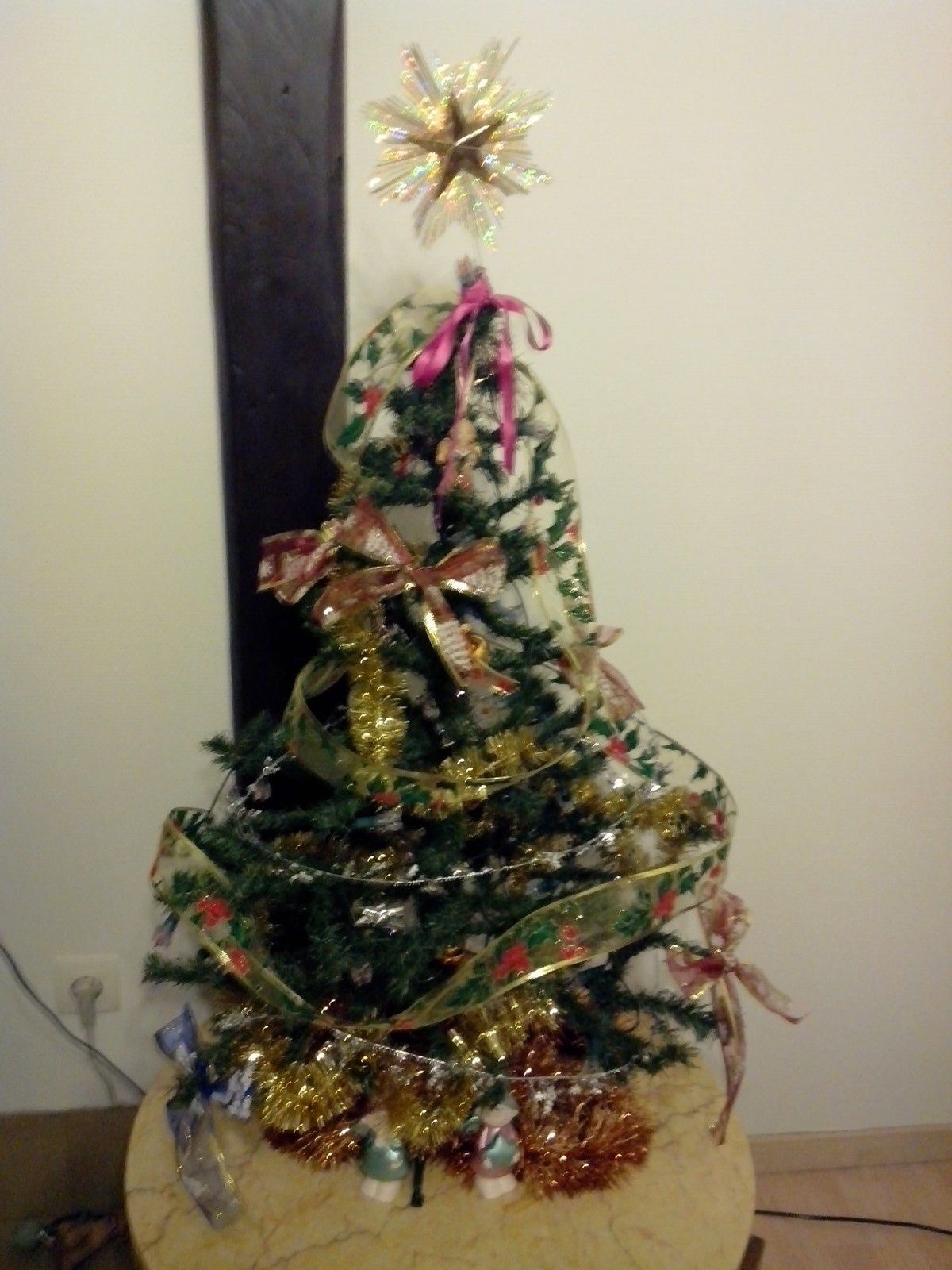 Sapin De Noel Avec Guirlande Decore Dehors Sapin De Noel Avec Guirlande Decore Dehors