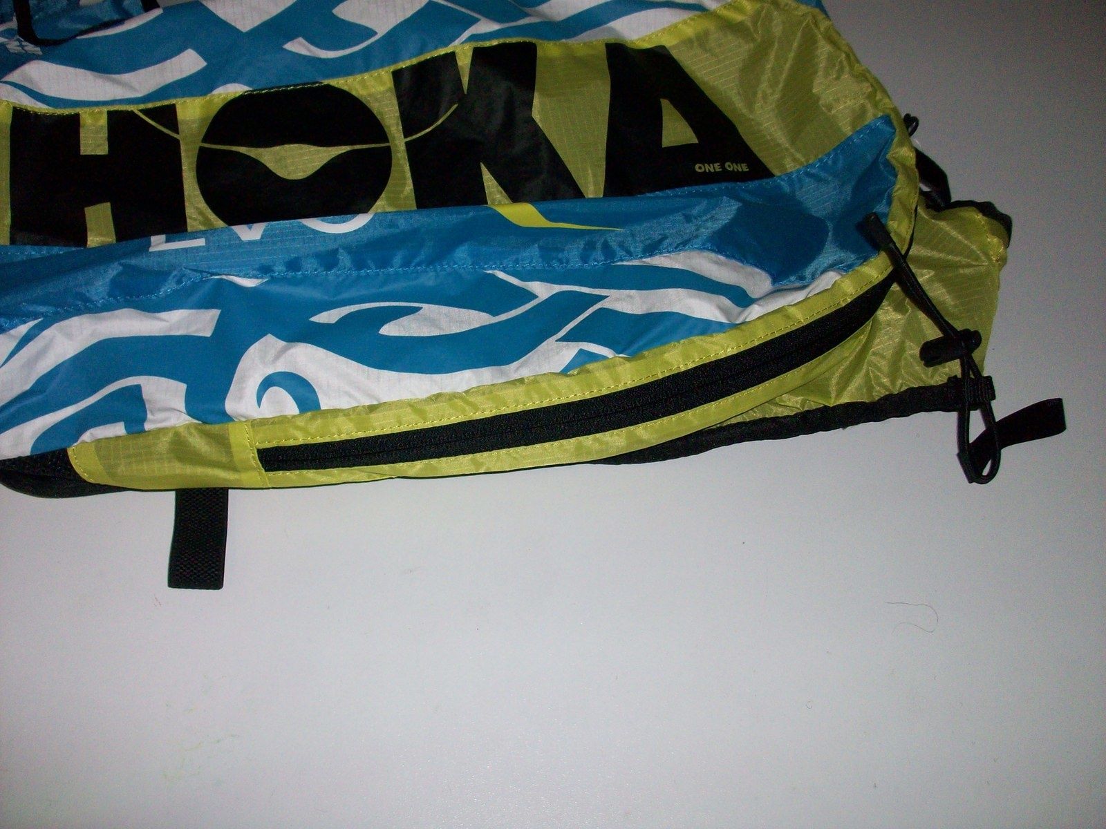 Sac Hydratation EVO Race 17L de HOKA One One - runner.fou.overblog.com