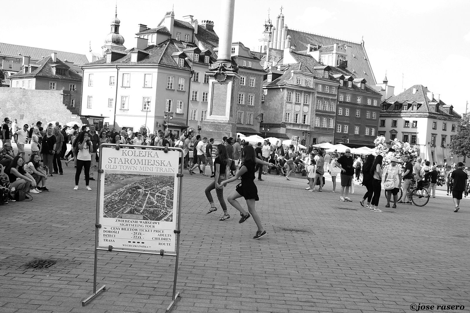 Dancing in Old Town, 2 (Varsovia)