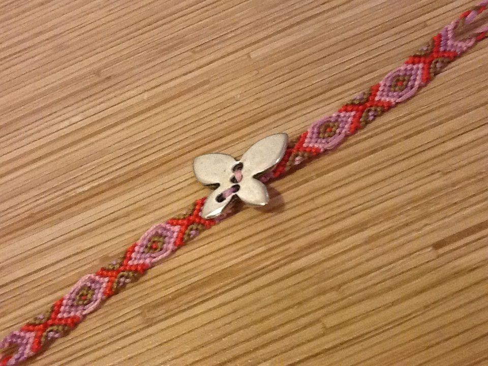 Bracelet brésilien avec perle papillon et forme losange -  braceletsdorely.overblog.com