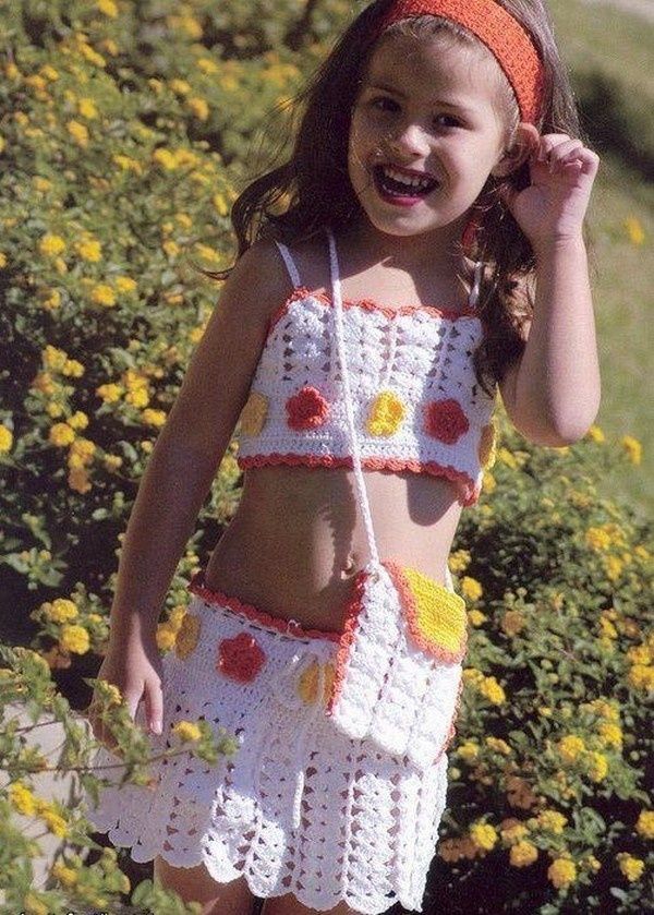 Ensemble top , jupe et pochette pour fille et leurs grilles gratuites ! -  Modèles pour Bébé au Crochet