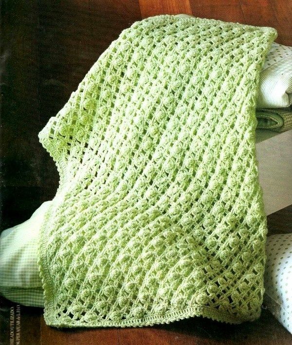 Couverture verte aux points fantaisies et sa grille gratuite ! - Modèles  pour Bébé au Crochet