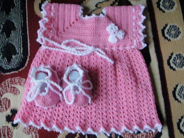 PDF CROCHET - Robe bébé rose , de 1 à 3 mois !