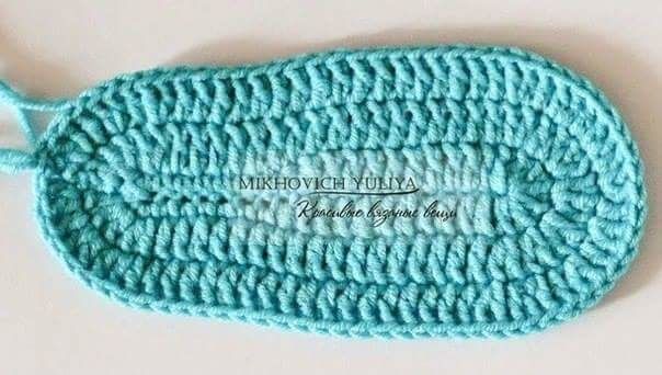 Chaussons en bleu turquoise et ses grilles gratuites !