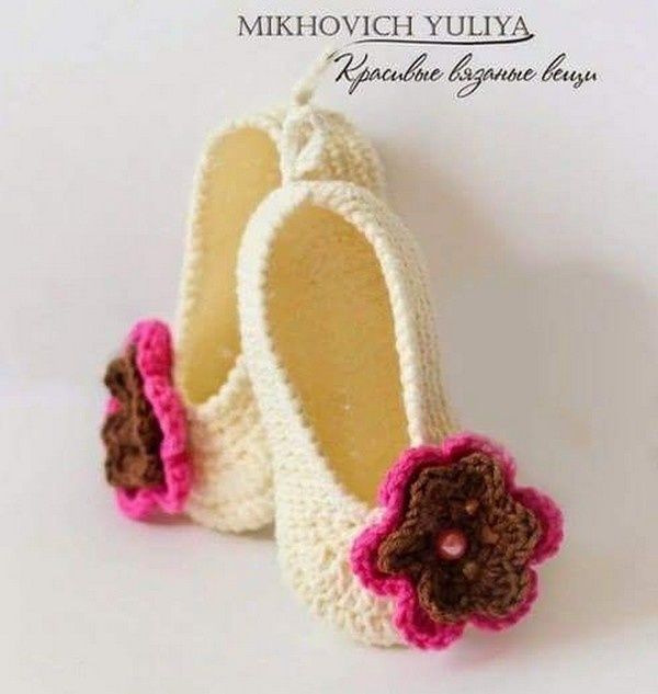 Chaussons en bleu turquoise et ses grilles gratuites !