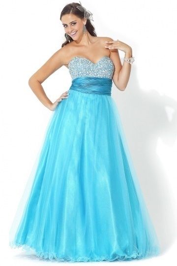 Robe de grande taille ruchée décolletée en coeur à ligne a en tulle