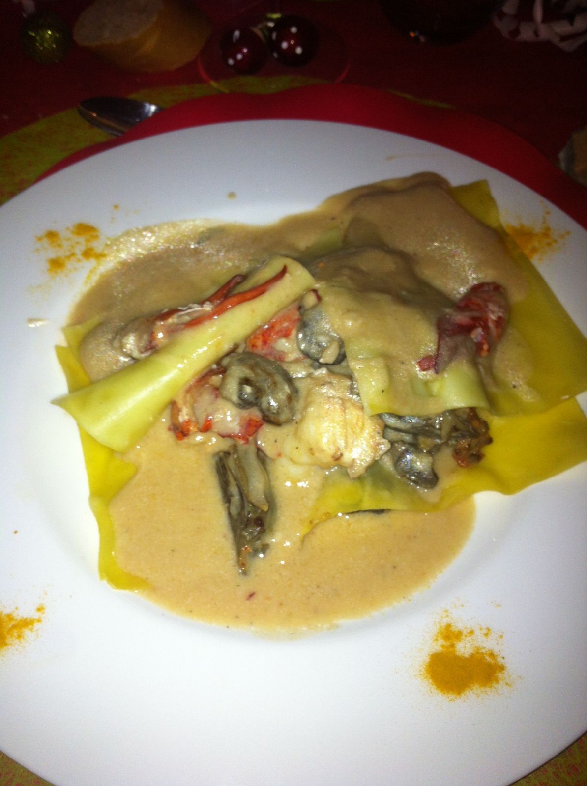 Raviole ouverte de Homard , morilles et artichaut poivrade, sauce