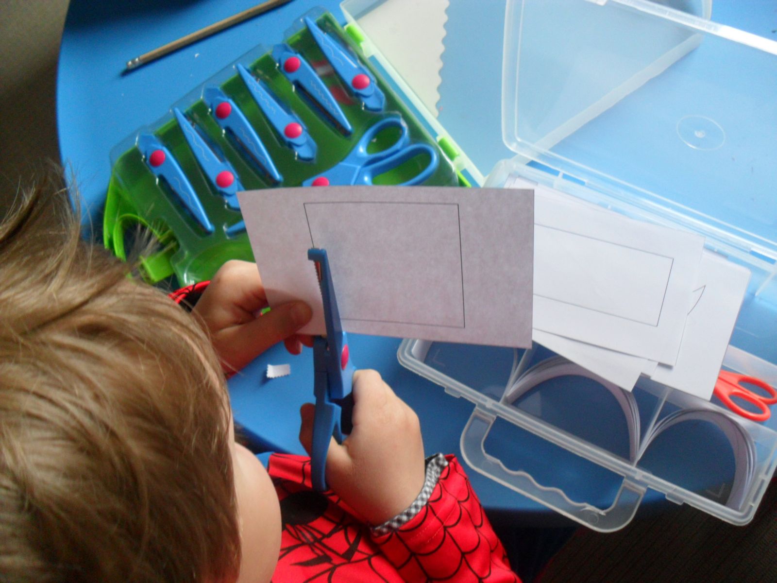 Les Ateliers de Cathy Activité de découpage
