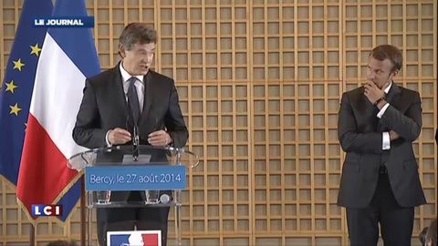 Passations des pouvoirs entre Arnaud Montebourg et Emmanuel Macron.
