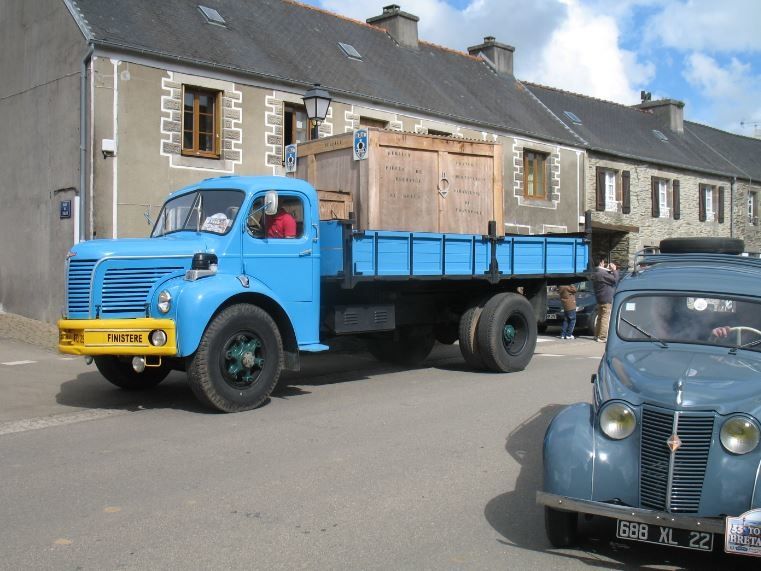 dans le coffre  Aronde quot;Grand Large Spécialquot; 1957