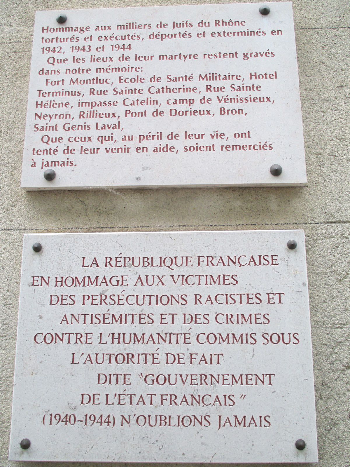Des plaques souvenirs pour que les visiteurs qui viennent visiter ce haut lieu de la Résistance et de la Déportation se souviennent 