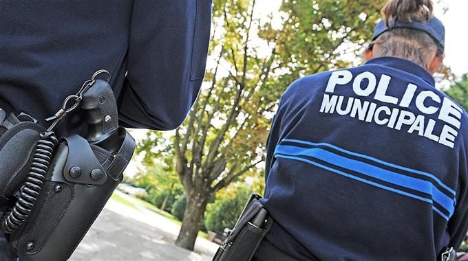 DOSSIER: POLICE MUNICIPALE D'HIER À AUJOURD'HUI ET POLICE NATIONALE