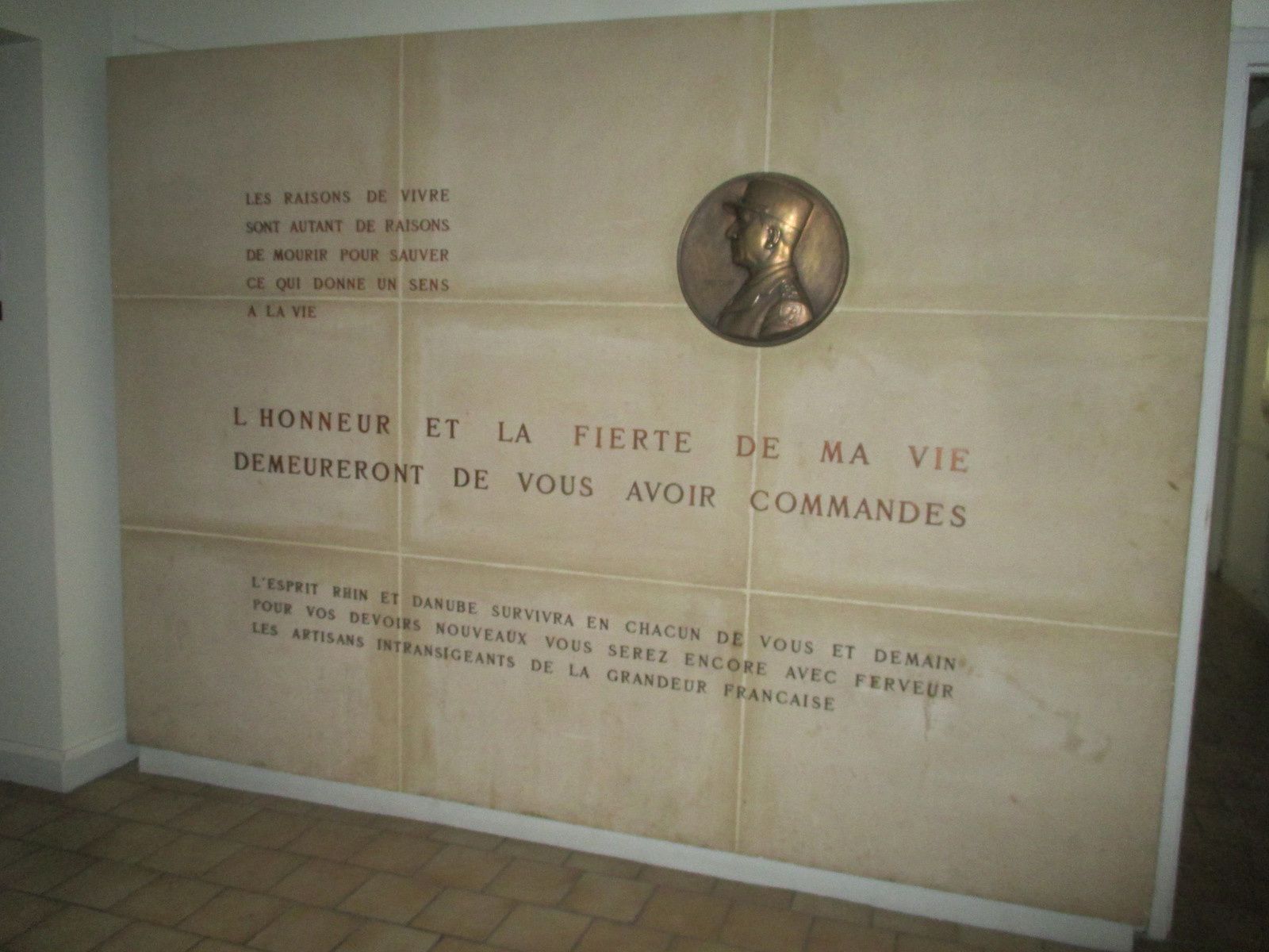 Hall d'entrée du Souvenir Français