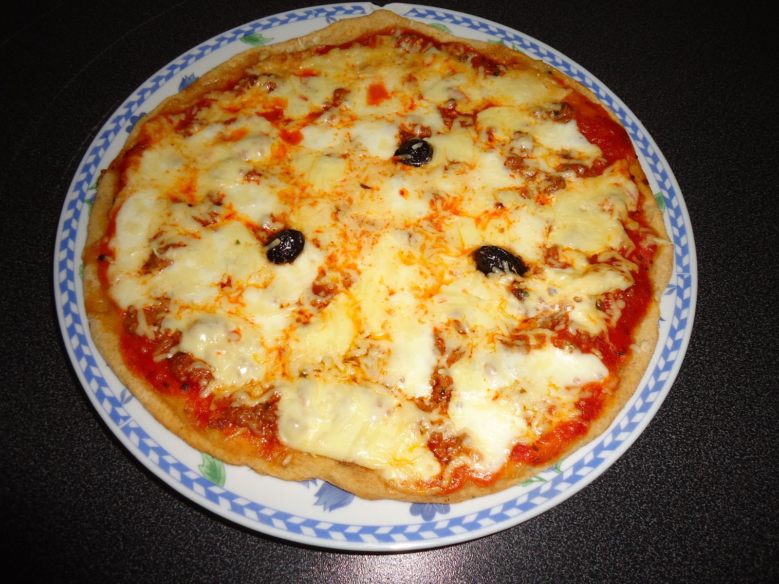 Pizzas à la viande hachée et mozzarella Cuisine de Aziza