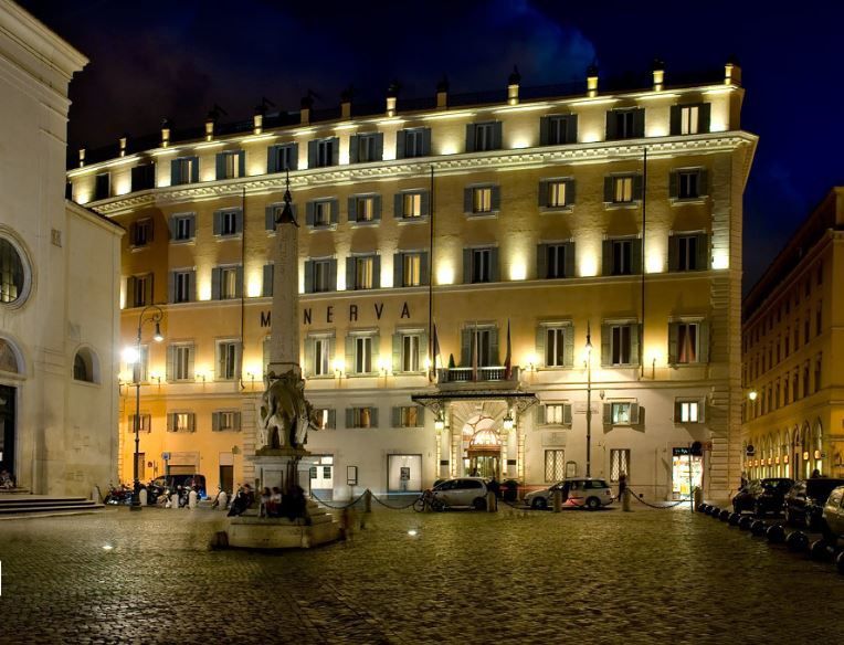 Grand hôtel de la Minerve à Rome | Lieu où réside Amélie. | Les gardiens des portes : Amélie
