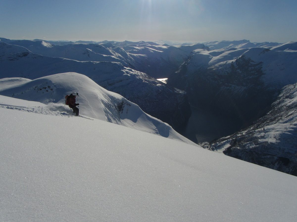 Fjords de Norvège : ski de pente raide autour de Geiranger