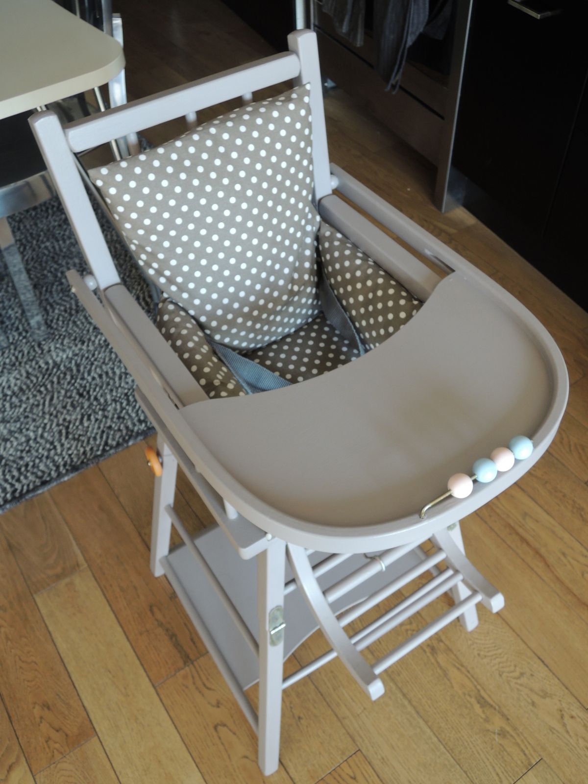 Relooking d'une chaise haute combelle - Les trouvailles d'Alma (et de sa  maman!)