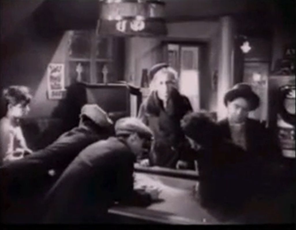 Extrait de "Dans les rues" (1933), film de Victor Trivas, d'après le roman de J.-H. Rosny aîné