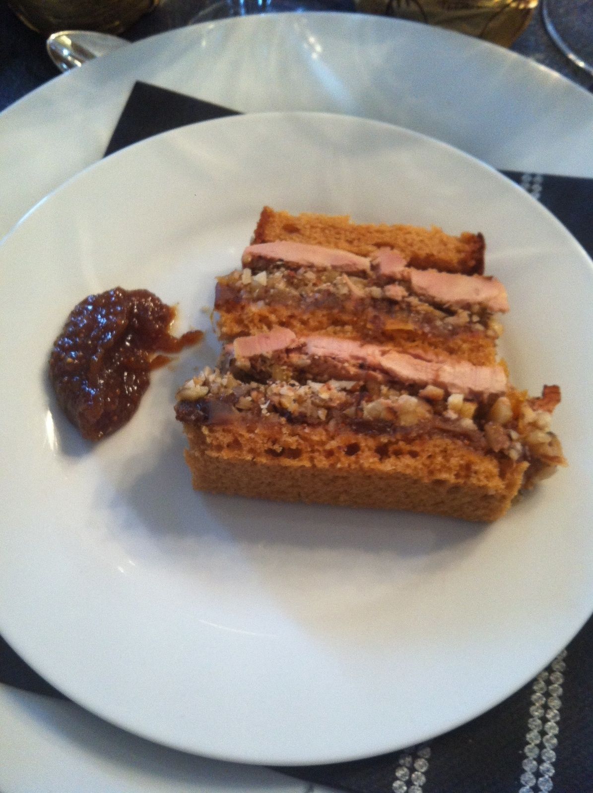 terrine de foie gras au pain d'épices et aux fruits secs Les délices