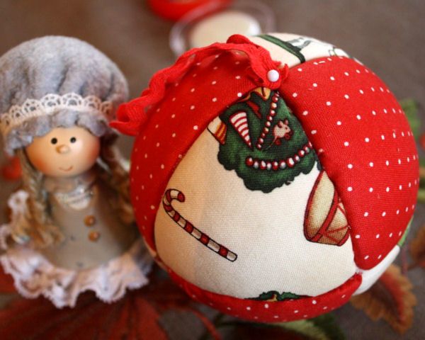 Une boule de Noël en tissu - Inspirations Créatives