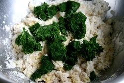 épinars ajoutés à la pâte épinars ajoutés à la pâte