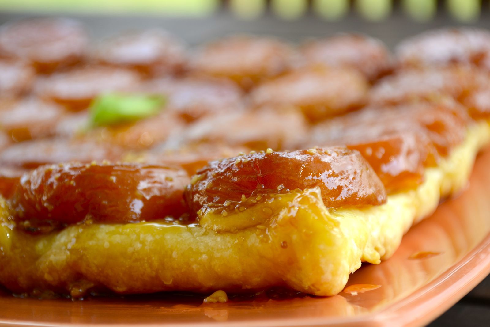 Cuisinaffaires.ma - {Recette} 😋 : Tarte tatin aux abricots 🥰 Que serait  votre Cuisine équipée sans les bons petits plat que vous y préparez ?  Aujourd'hui, on fait honneur à l'été avec