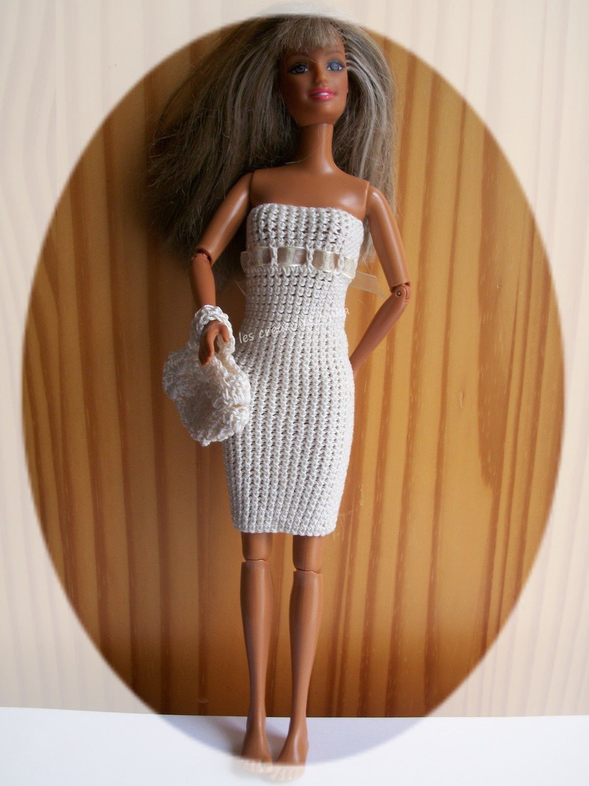 Barbie s'habille pour le mariage de son amie - Ma boite à fils .overblog.com