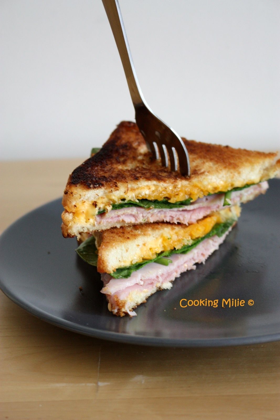 Croque monsieur revisité au cheddar, jambon et épinards - Cooking Milie