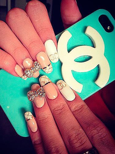 Bella Thorne très bling bling et impressionnant n\u0027est pas?! avec ça on