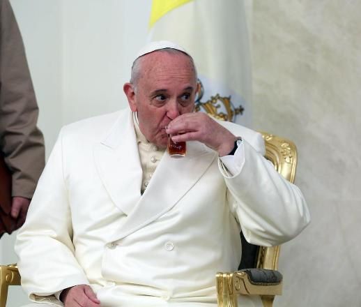 RÃ©sultat de recherche d'images pour "pape buvant le thÃ©"