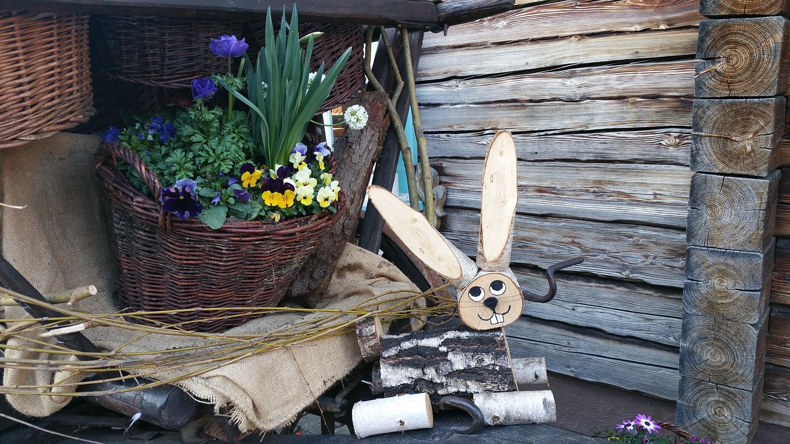 Panier lapin Pâques en bois