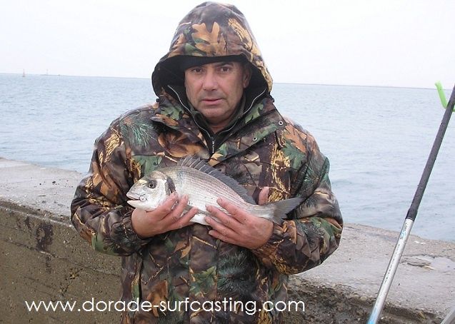 Guy à Port-Saint-Louis - Dorade Surfcasting