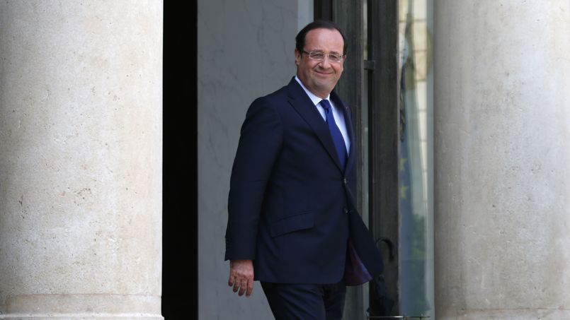 François Hollande, sur les marches du palais de l'Élysée