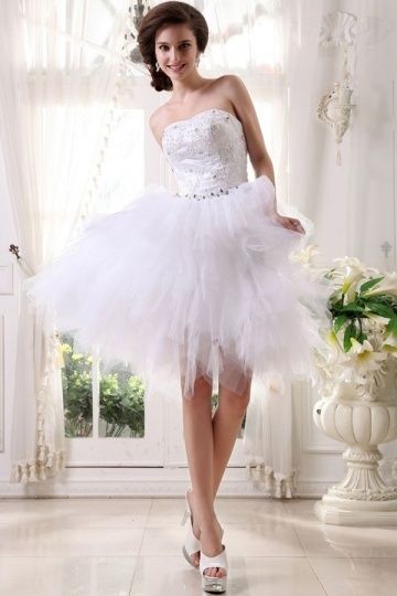 Robe de mariée bustier coeur en tulle ornée de bijoux