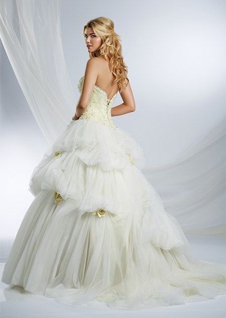 robe de mariage bustier princesse dos laçage ornée de fleur à main