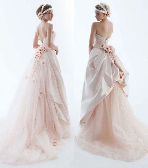 robe de mariage bustier dos nu ornée de fleur à main